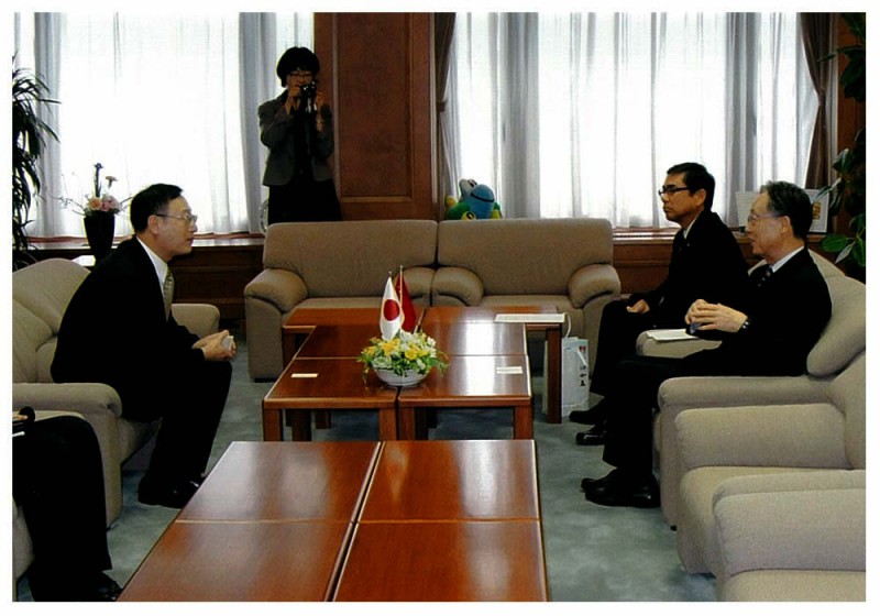 2011年12月2日　中国総領事表敬訪問