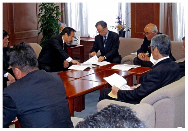 2013年2月8日　伊万里有田線道路建設促進期成会要望